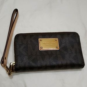 Michael Kors Wristlet Wallet